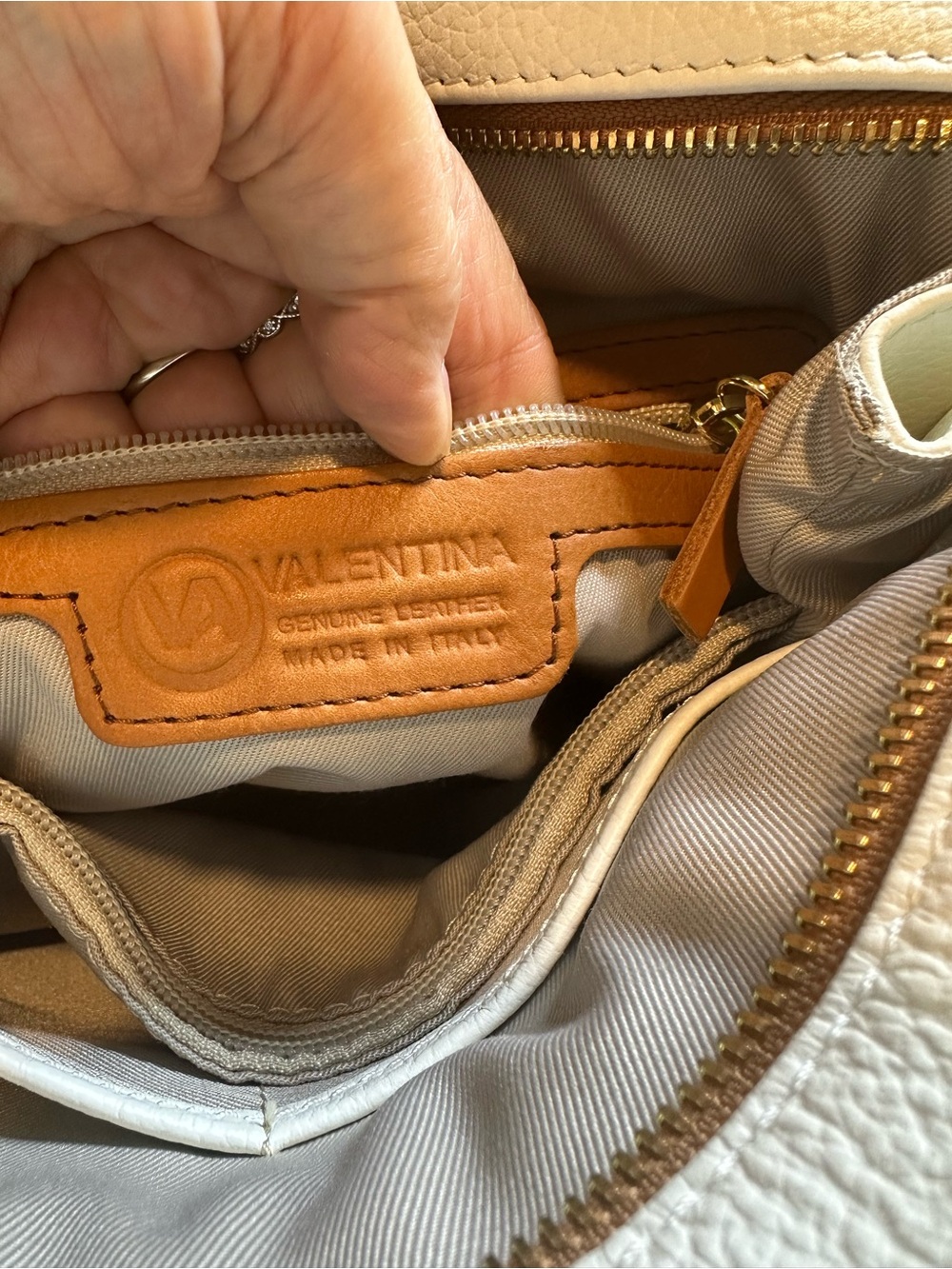 Valentina Italian Leather Cream and Cognac Shoulder Bag/ Backpack - Picture 3 of 10